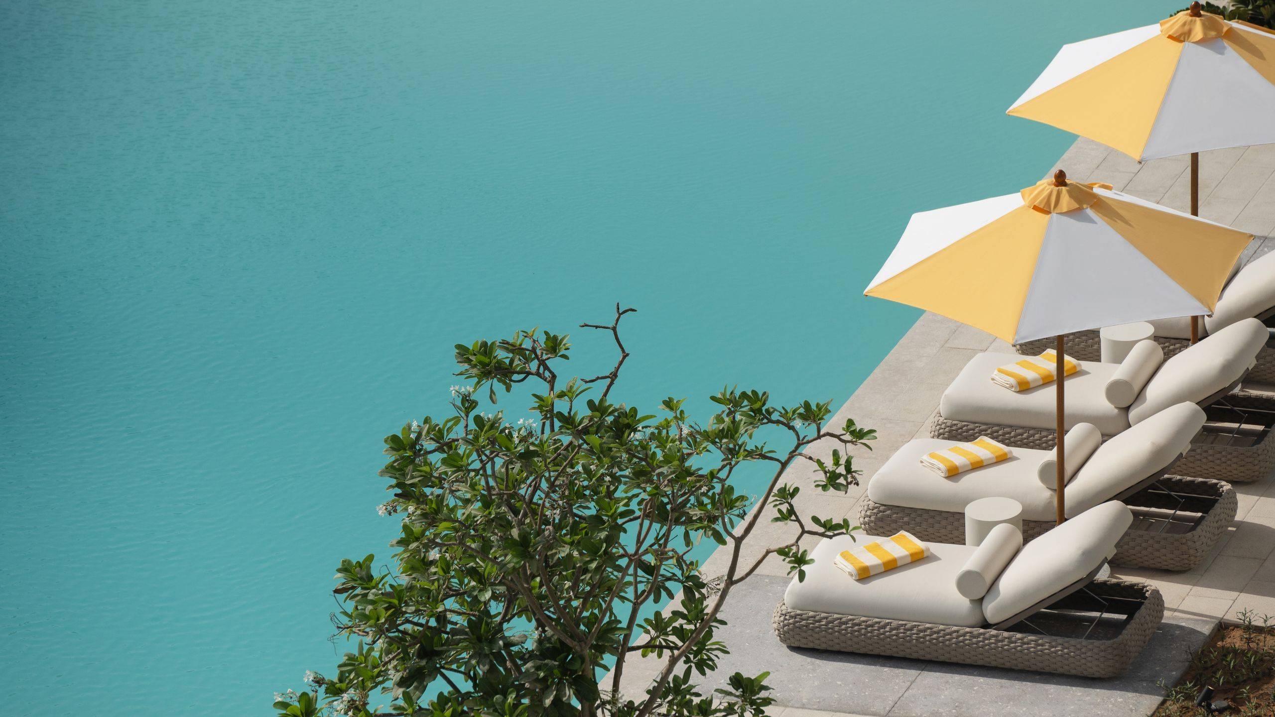 The Great Dubai Dilemma: Iconic Mega-Resorts vs. Secret Boutique Stays